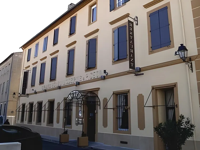 Hotel Moderne Et Pigeon - Image 1