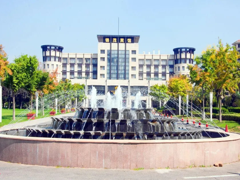 Qingdao Royal Garden Hotel - Image 1