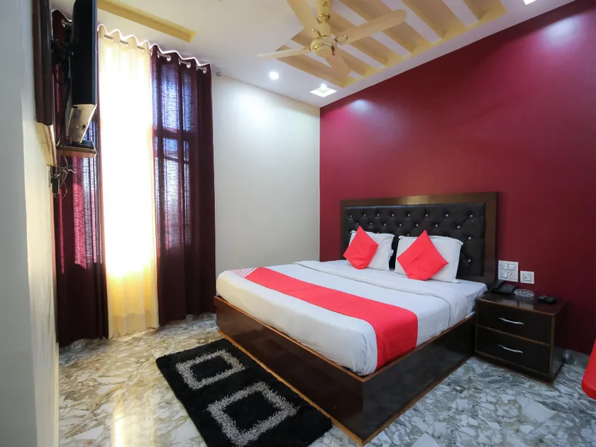 OYO Hotel Sky Blue - Image 1