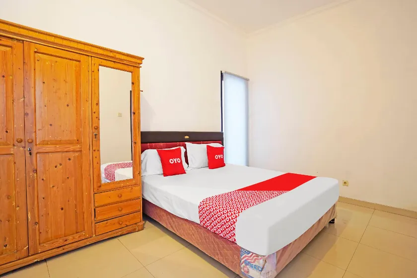 OYO 91194 Manyar Residence Syariah - Image 1