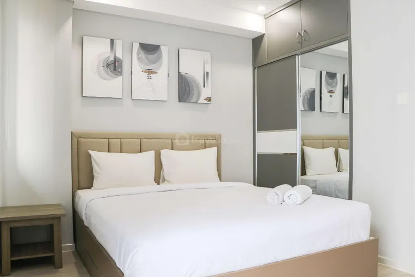 Spacious and Homey Studio at Daan Mogot City Apartment By Travelio - Image 1