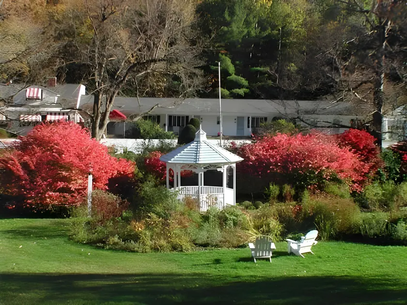 The 1896 House Country Inn - Brookside & Pondside - Image 1