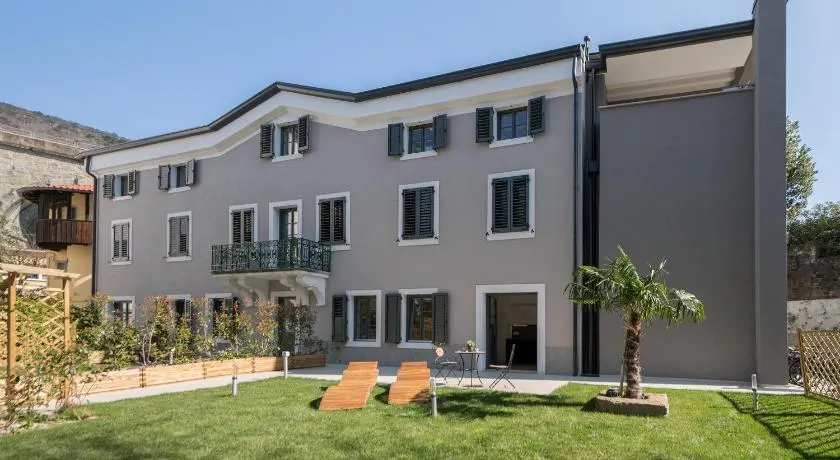 Residence La Torre con private park - Image 1
