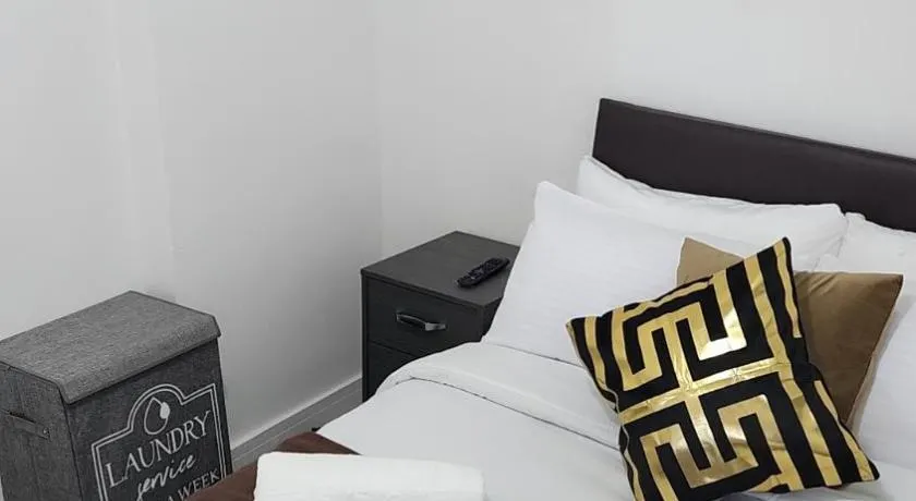 Luxurious ensuite rooms - Image 1