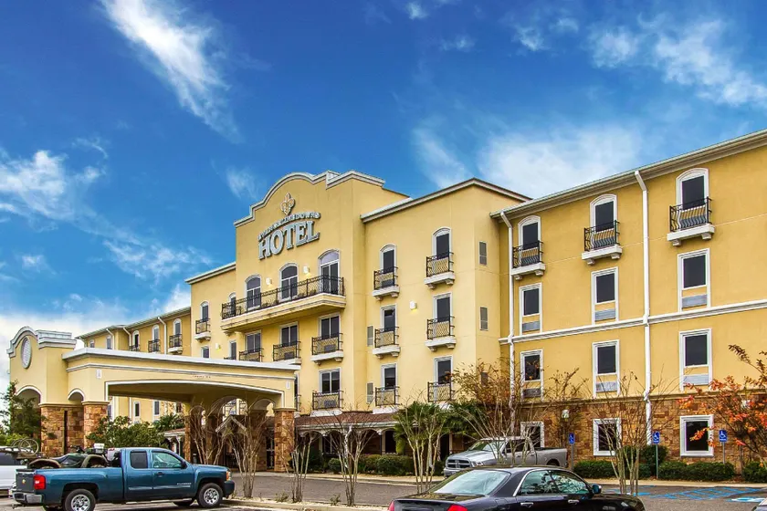 Evangeline Downs Hotel, an Ascend Collection Hotel - Image 1