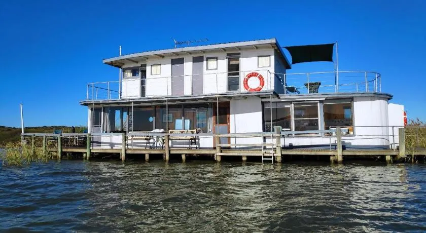 PS Federal Retreat Paddle Steamer Goolwa - Image 1
