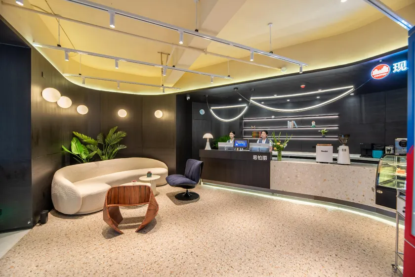 Spring Inn Hotel 思铂丽酒店 - Image 1