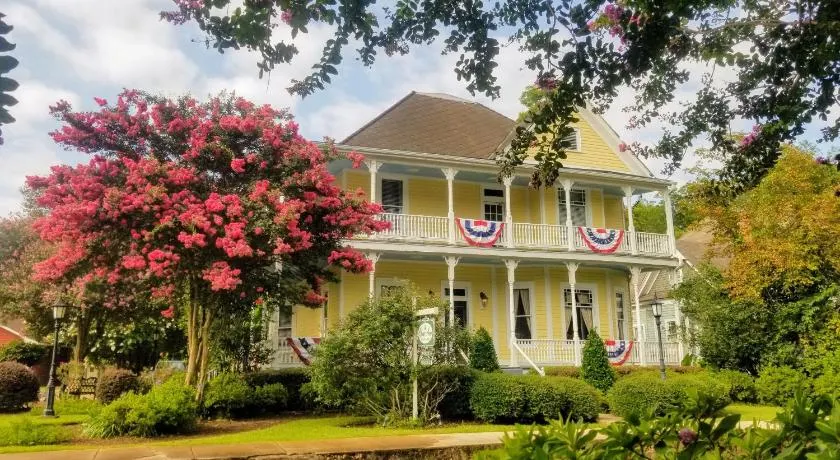 The Queen Anne Bed & Breakfast - Image 1