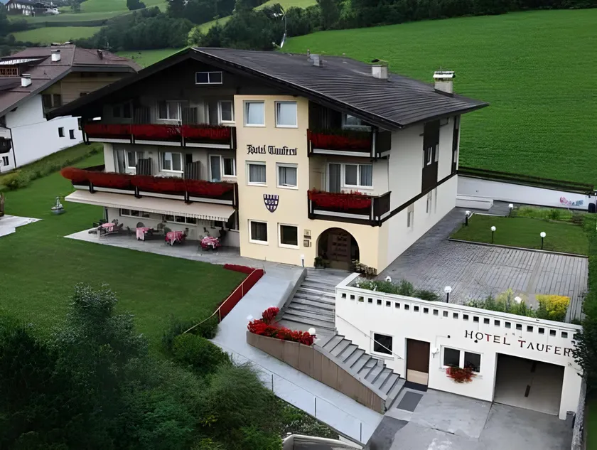 Hotel Taufers - Image 1