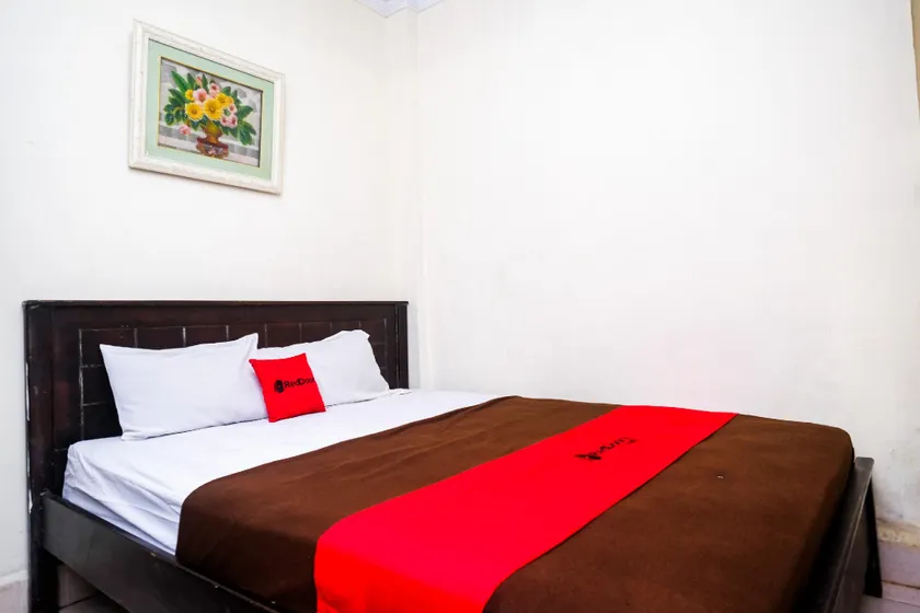 RedDoorz at Hotel Rich Parepare near Pantai Mattirotasi - Image 1