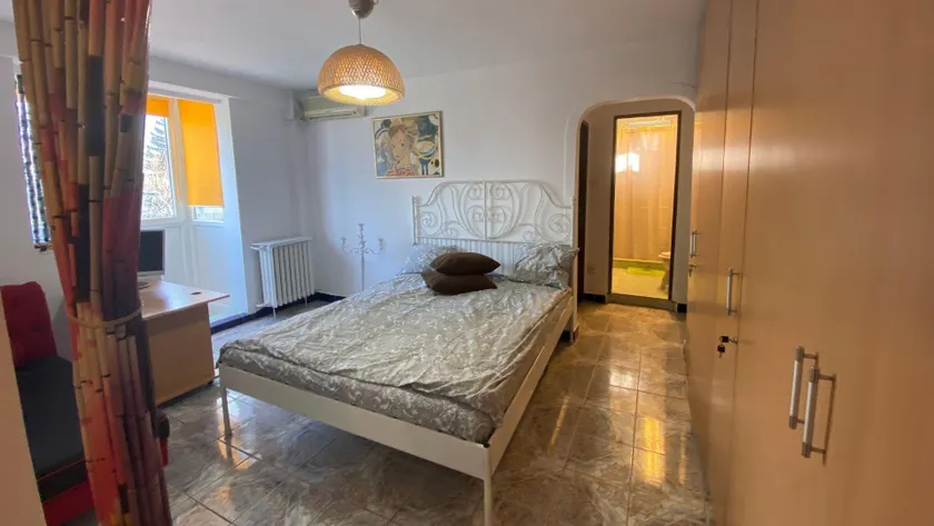 Piata Resita Host - Image 1