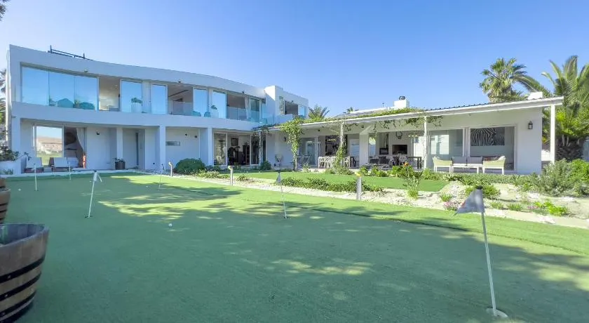 Peach on Beach Boutique Guesthouse - Image 1