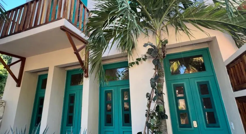 T'uut' Hotel - Image 1