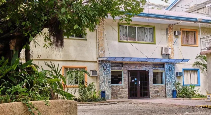 Hidden Hill Hotel - Image 1