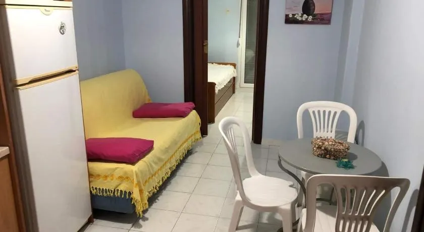 Seafront apartment - Image 1