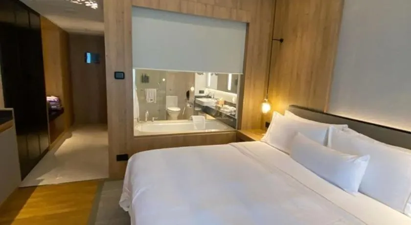 Lake's Front Suite Hotel - Image 1
