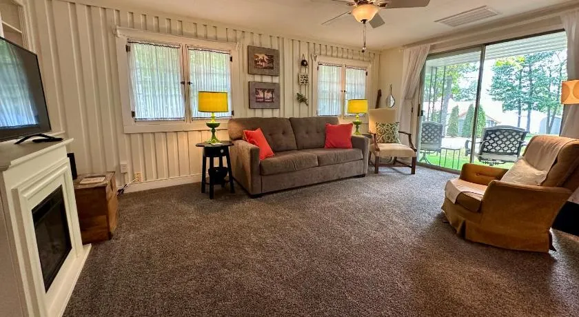 Long Lake Cottage-Hot Tub-Pet Friendly-Near Alpena - Image 1