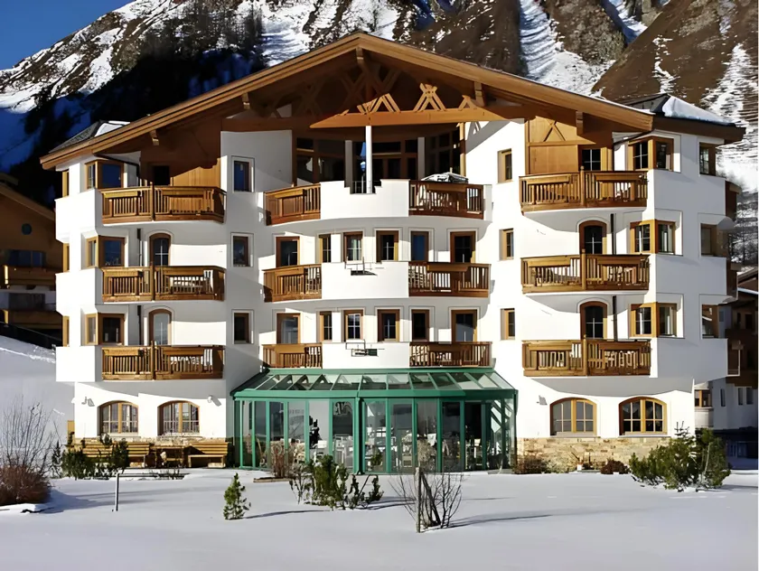 Hotel Garni Chasa Nova - Image 1