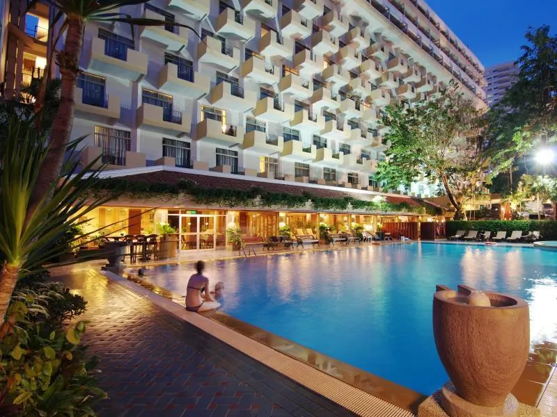 Golden Beach Hotel Pattaya - Image 1