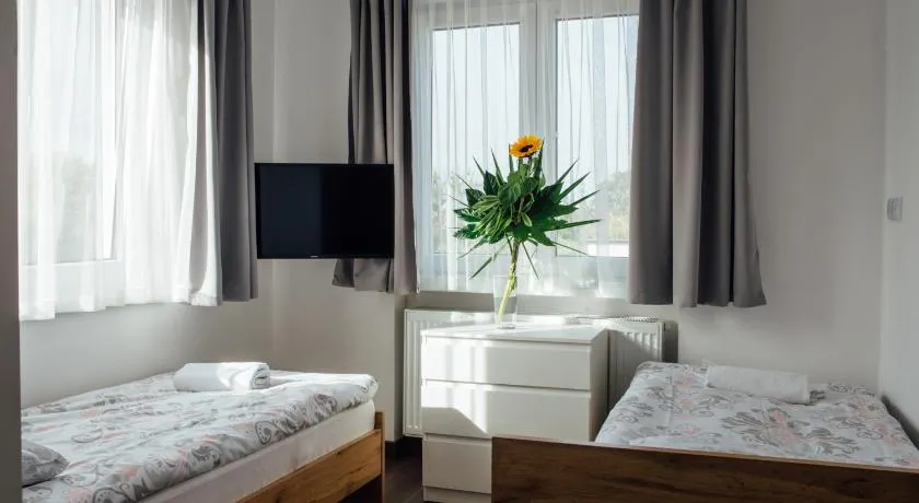 Motelik Janowski - Image 1