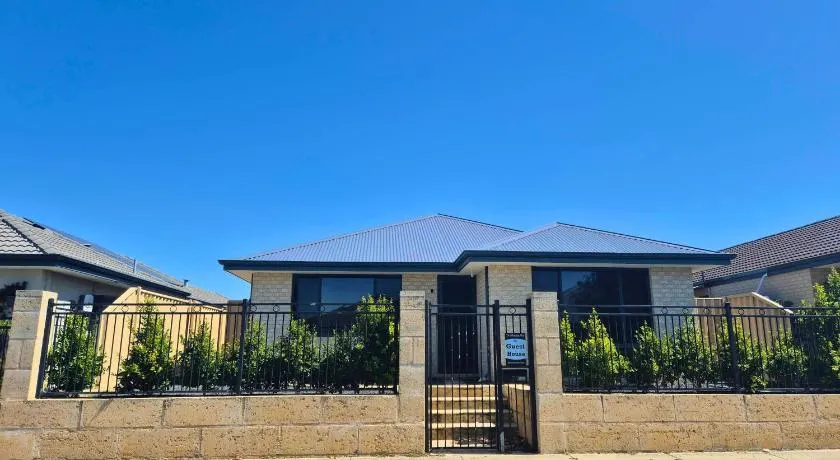 Dalyellup Guest House- Walk to Shops, Near Beach & Bunbury - Image 1