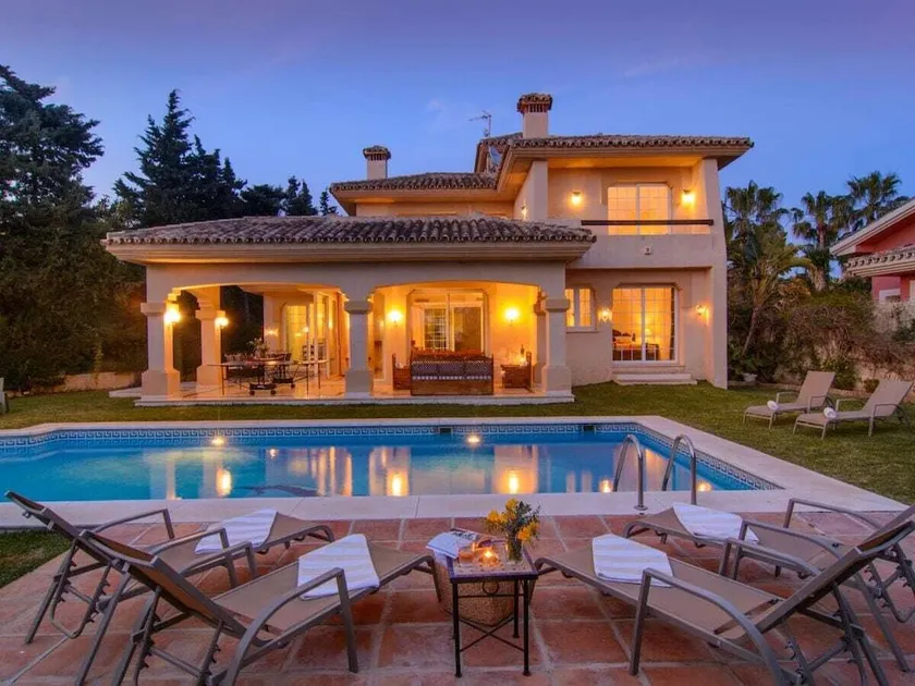 Heated pool directly on the beach - Image 1