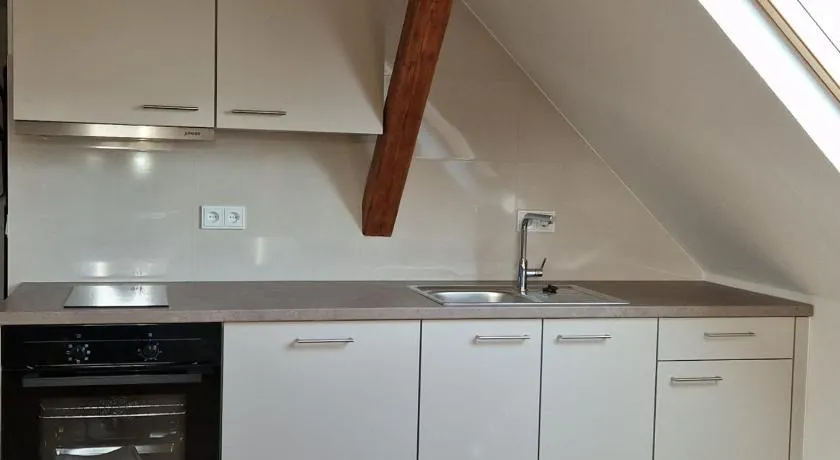 Top-floor apartment for up to 3 guests - Image 1