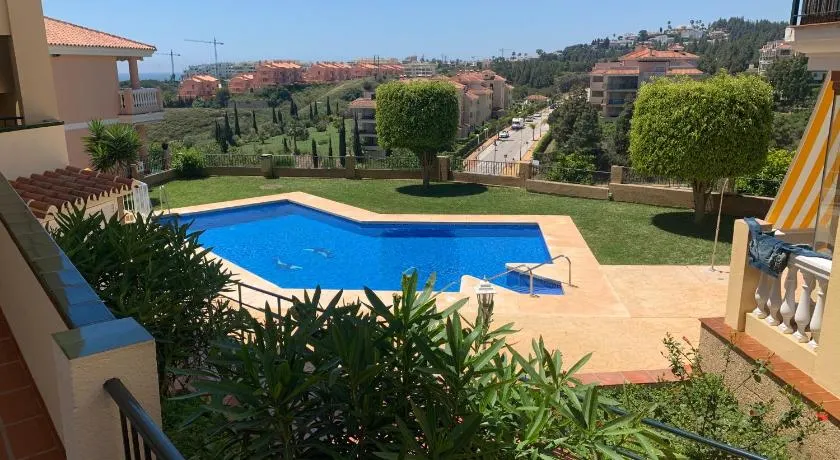 Apartamento con jardín y piscina en el faro de calaburras - Image 1