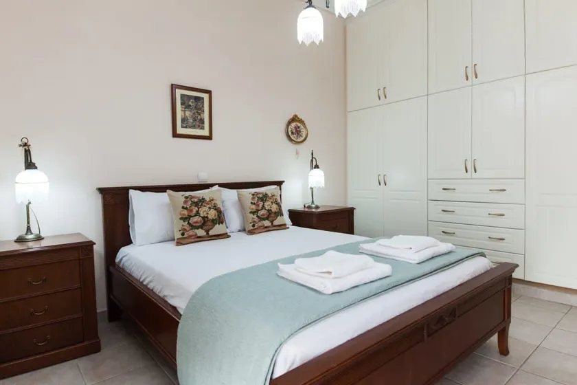 Sophisticated 2-Bedroom Retreat in Petroupoli - Image 1