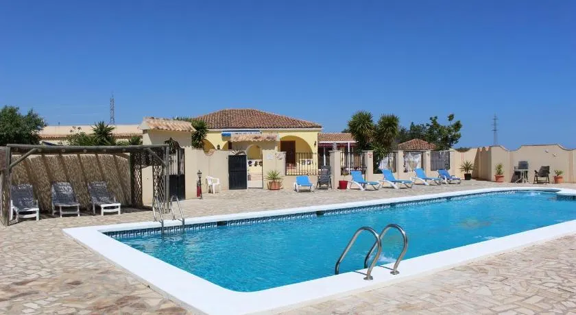 Fantastisk villa med stor privat pool, tennisbana och spelrum, enorm trädgård - Image 1