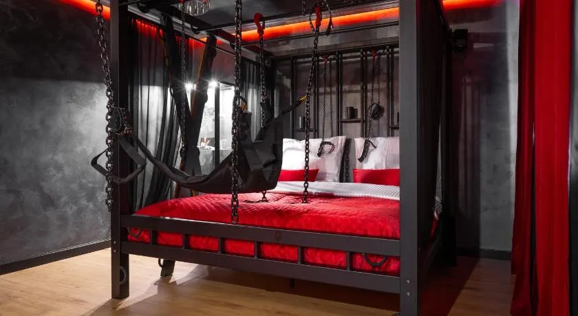 BDSM Secret Room Manufaktura Centrum Miasta Parking na terenie, Tylko dla dorosłych ADULTS ONLY, Idealny na prezent - Image 1