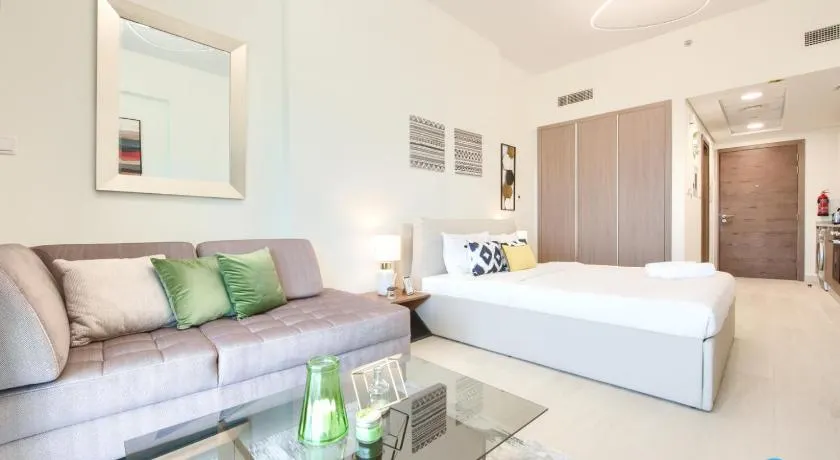 Perfect Studio Getaway Next to the Iconic Creek Harbour, Azizi Aliyah, Al Jaddaf, by Deluxe Holiday Homes - Image 1