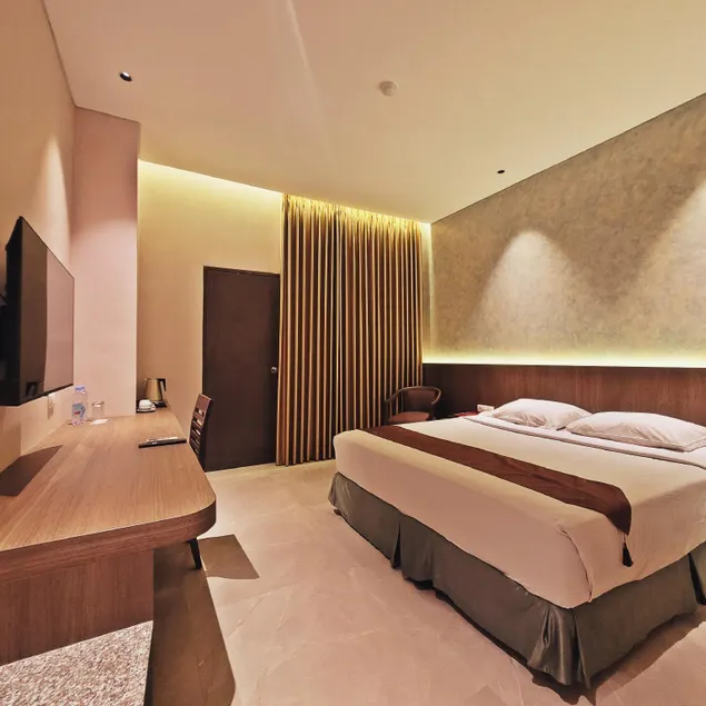 Classic Hotel - Image 1