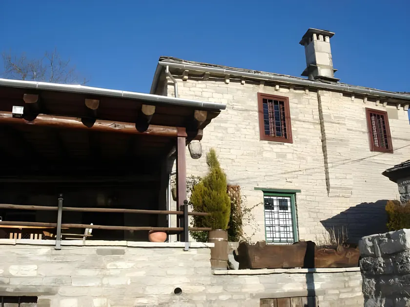 Tritoxo Guesthouse - Image 1