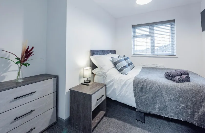 High End Double Room with Own Bathroom Facilities - Image 1