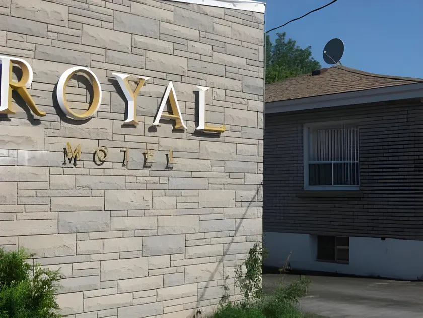 Royal Inn - Image 1