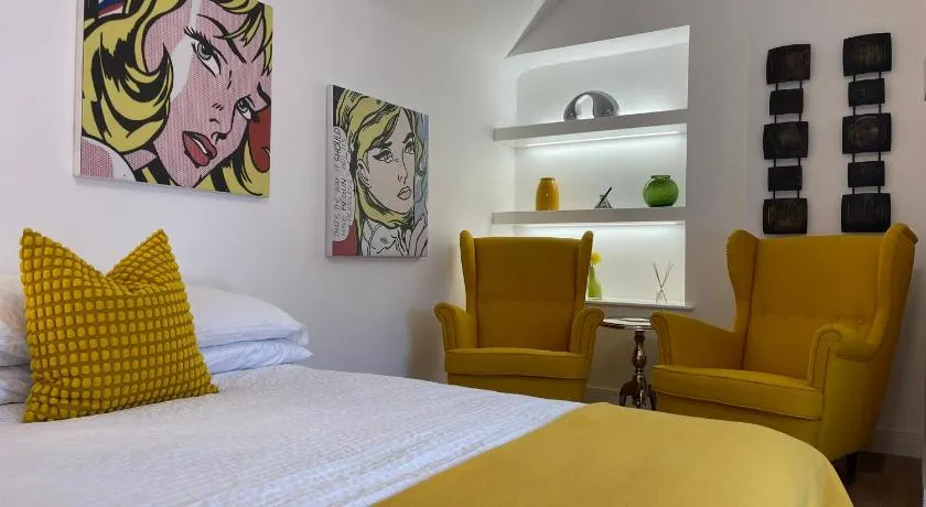 Vibrant Apartments Close to City Centre - Image 1