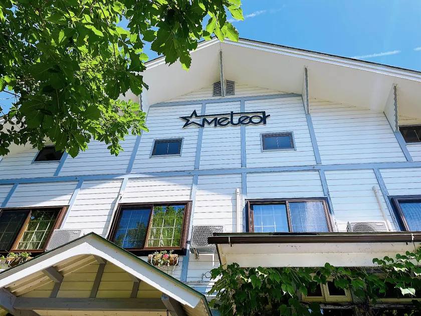 Hakuba Pension & Log Hotel Meteor - Image 1