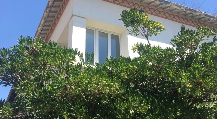 Dans une maison, appartement indépendant et jardin - Image 1
