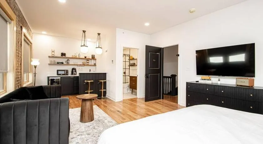 Historic DTWN Studio, Walk to Bathhouses, Shops, Room # 103 - Image 1