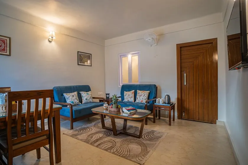 Alaya Stays Headingly Suites Lake-Facing 2 BHK Retreat Just Above Mall Road - Image 1