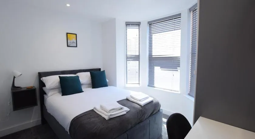 Stylish City Centre Rooms - Image 1