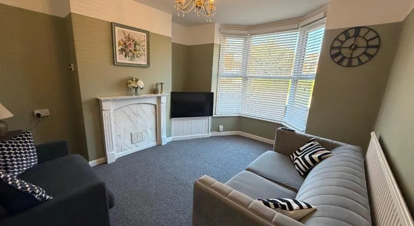 Lincoln 3BR Townhouse 6 Beds Close to CityCentre - Image 1