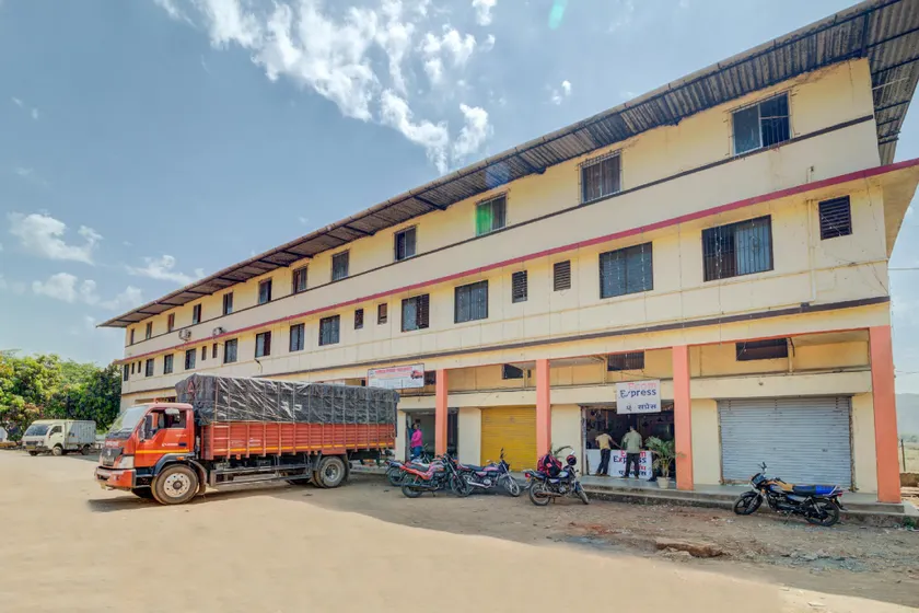 OYO 71273 Hotel Shreejay Nx - Image 1