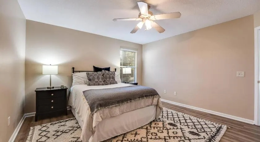 Honey Bee Hideaway - Image 1