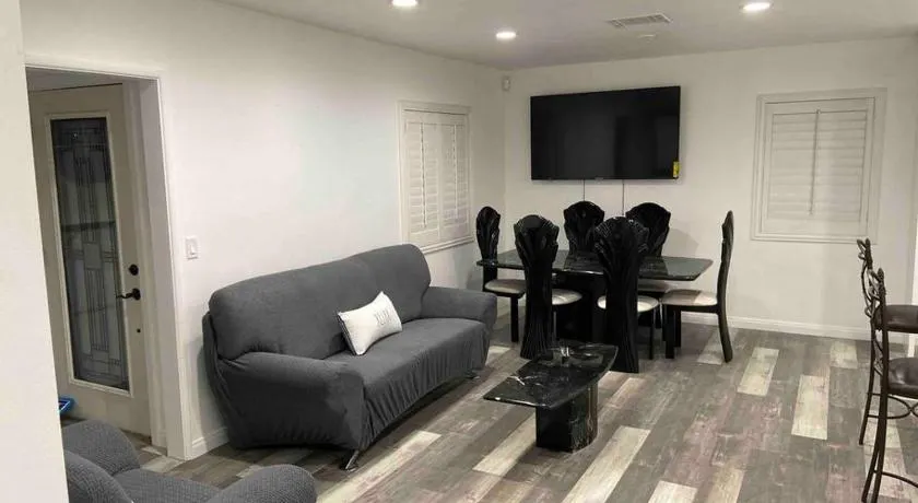 Beautiful 4 bedroom 2 bathroom house - Image 1