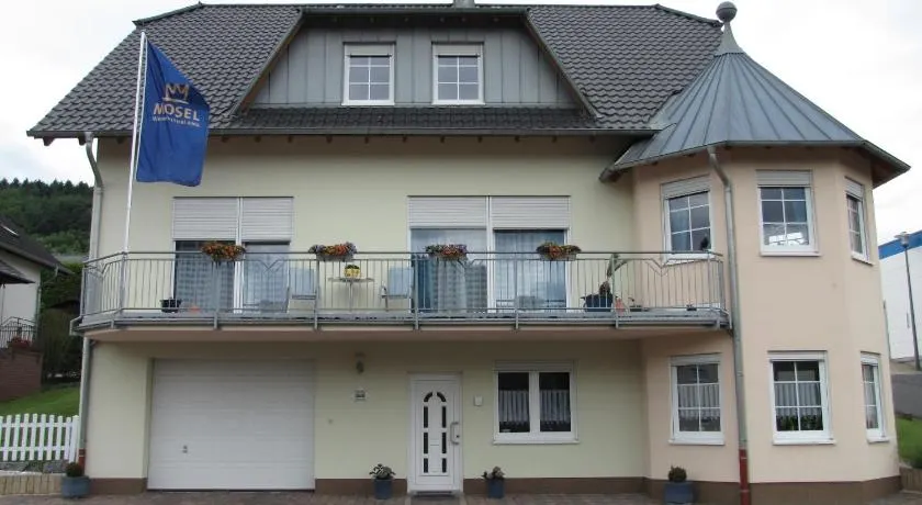 Weingut u. Gästehaus Menten - Image 1