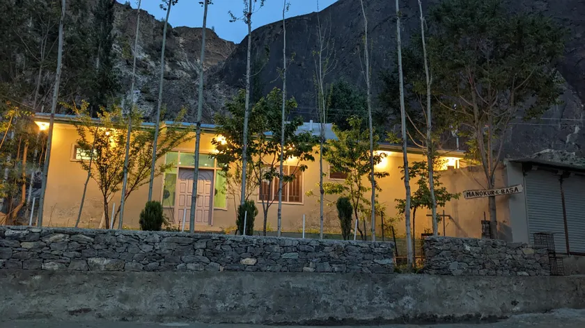 MANOKUR - E- BASA HOTEl - Image 1