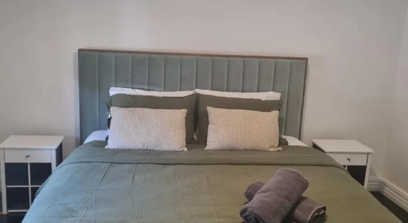 Little Yellow Guesthouse - Image 1