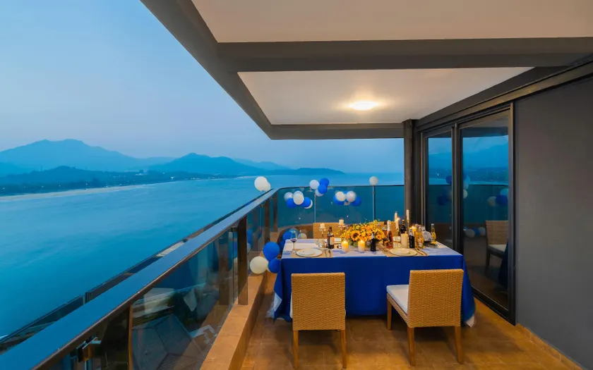Platinum Ritz Hotel - Image 1